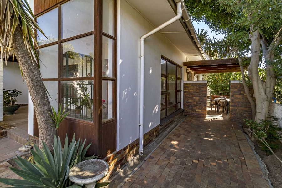 5 Bedroom Property for Sale in Lochnerhof Western Cape